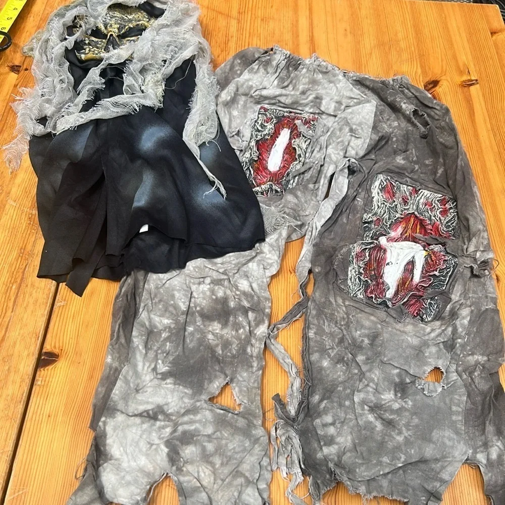 3D Zombie Halloween Costume Boys Size 8 10 and mask